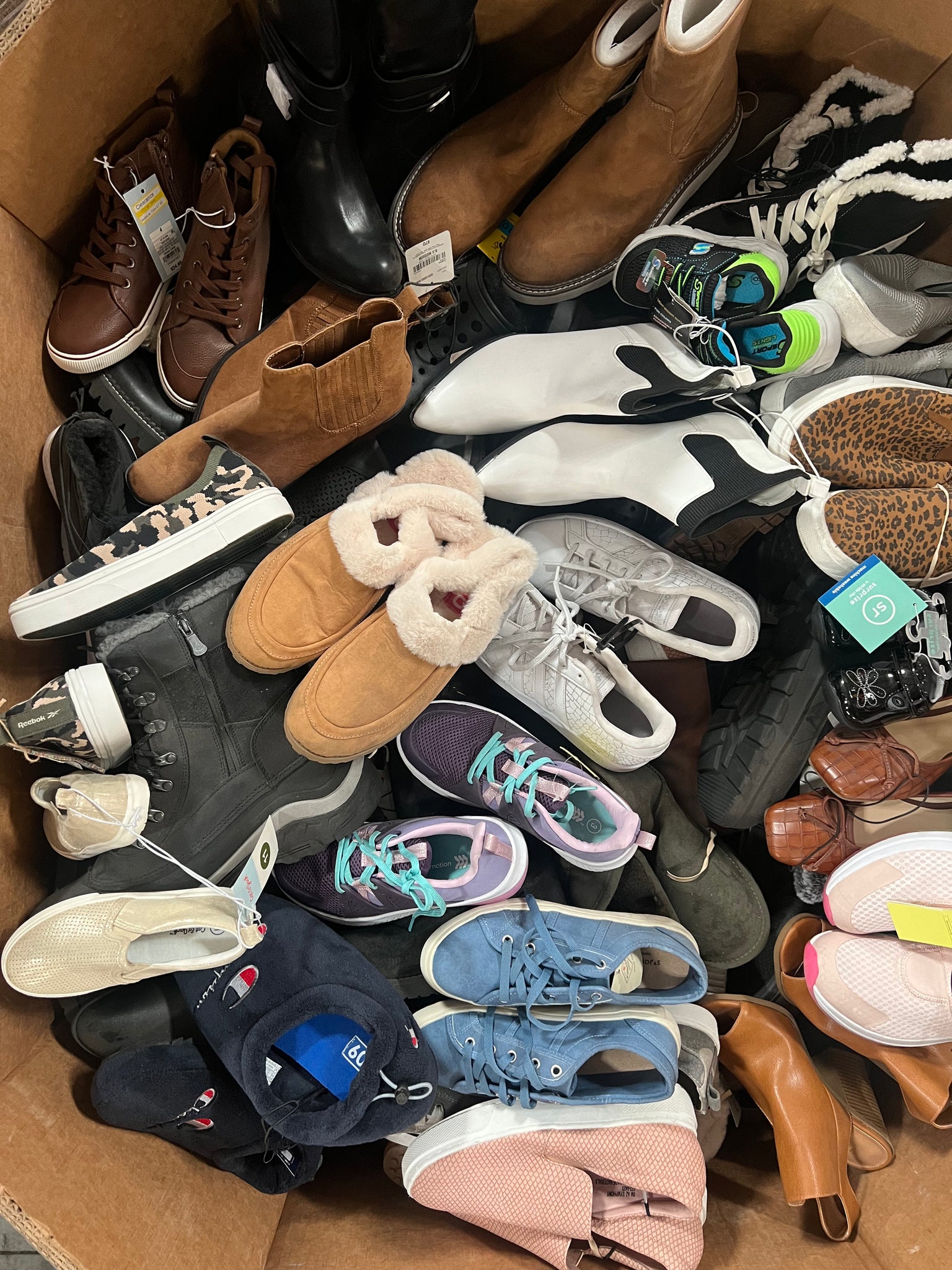 JC P*nney Shoes Mix (Without Box) Lot of 150 Pairs.